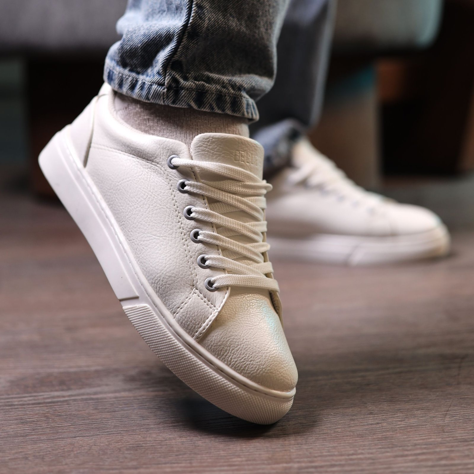 صورة المنتج - ابيض فلات جلد فاخر PM1100